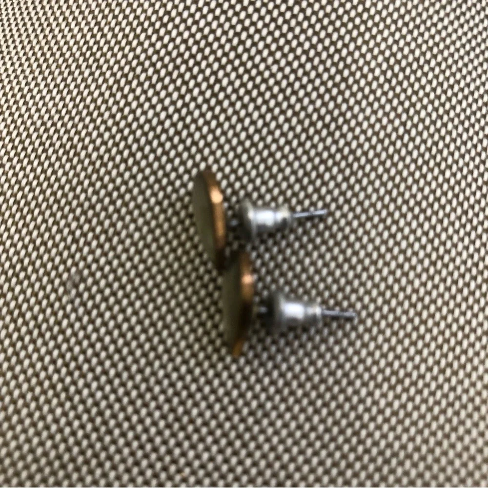 Post Earrings Light Green Gold Tone